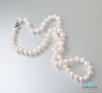 Necklace of freshwater pearls, the clasp...