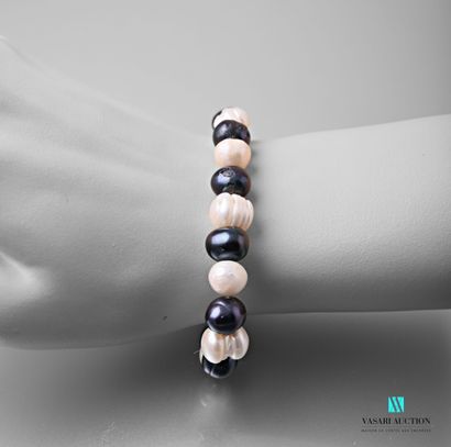 Bracelet decorated with two-tone beads on...