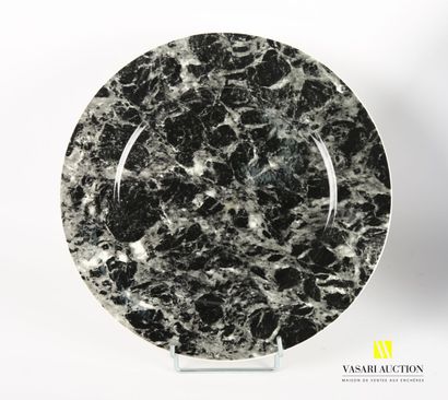 null 14 cm - Diam.: 30 cm - a Villeroy & Bosch glass porcelain plate with imitation...