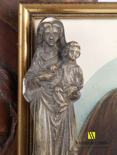 null [RELIGIEUX]
Lot comprenant un bas relief du Christ en bois sculpté signé Bastian...