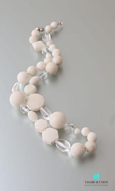 null Sea bamboo and rock crystal necklace, metal clasp.
Length : 49 cm 