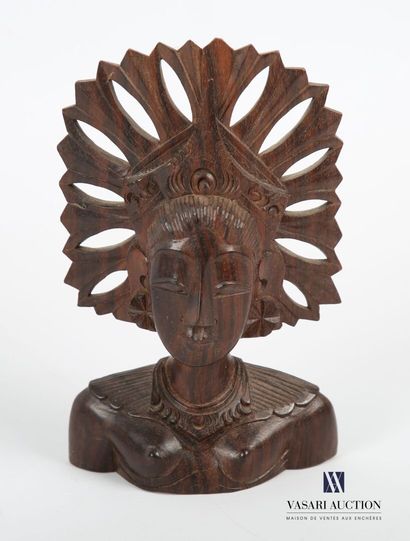 null AFRIQUE - ASIE
Lot comprenant deux paires de bustes en bois sculpté l'une figurant...