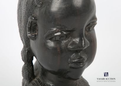 null AFRICA 
Bust of a young girl in blackened and carved wood 
(small trace of white)...