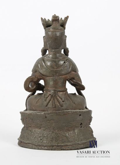 null SOUTHEAST ASIA - SINO TIBETAN
Seated divinity in brown patina bronze resting...