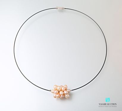 null Cable necklace decorated with a cluster of pink freshwater pearls, the clasp...