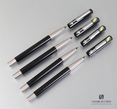 null PARKER
Lot of four black pens
(wear of use)
