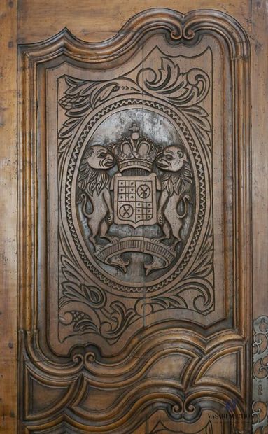 null Cabinet in natural wood molded and carved, it opens with two leaves decorated...