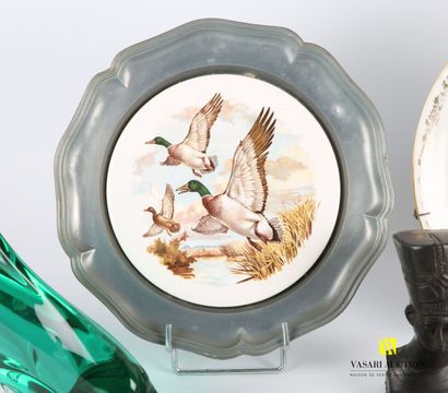 null Lot including a dolphin subject in green tinted glass (Height: 16 cm - Length:...