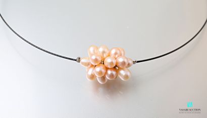 null Cable necklace decorated with a cluster of pink freshwater pearls, the clasp...