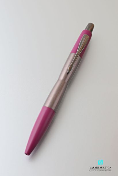 null PARKER 
Purple lacquered metal pen 