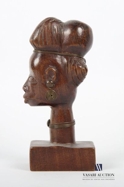null AFRICA - ASIA
Lot comprising two pairs of carved wooden busts, one depicting...