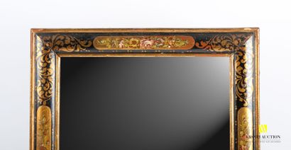 null Mirror, the frame in painted wood decorated with cartridges of garlands of roses...