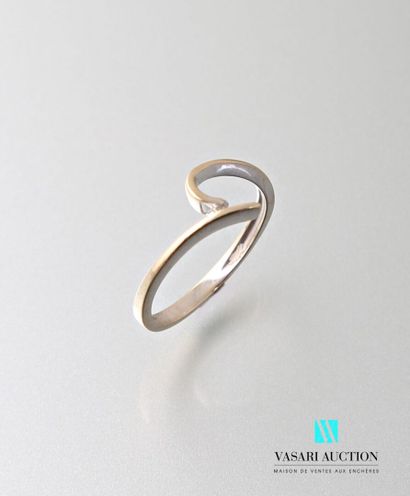 null Crossed ring in gold 750 thousandth
Weight : 2,4 g
(lack)
