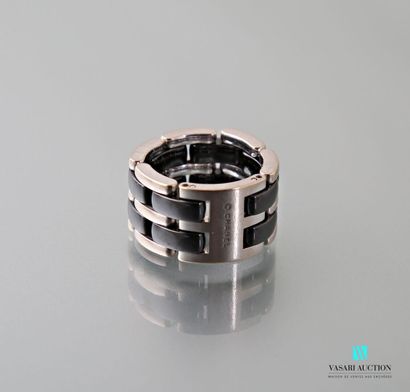 null Chanel, "Ultra" ring in ceramic and white gold, signed and numbered 20S 03824
Weight...