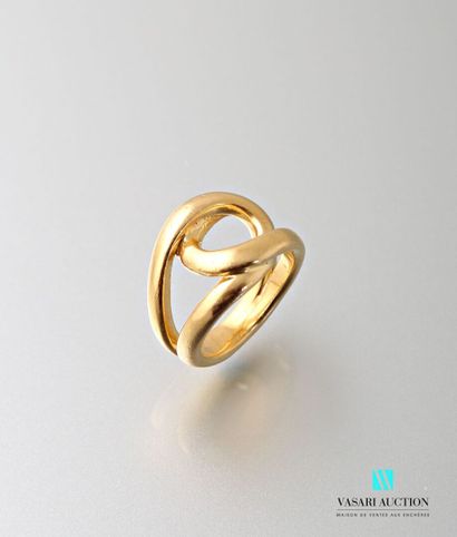 null Ring in yellow gold 750 thousandth, central motif interlaced 
Marked with an...