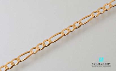 null Chain in yellow gold 750 thousandths alternated mesh 
Weight : 12,2 g - Length...