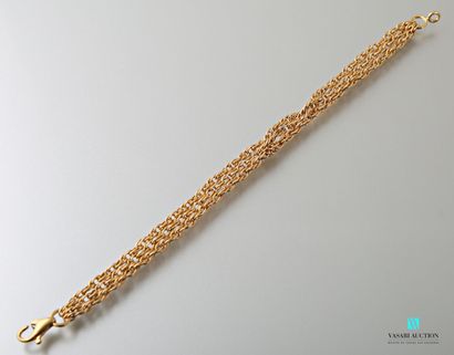 null Flexible bracelet in yellow gold 750 thousandth, three rows of interlaced links...