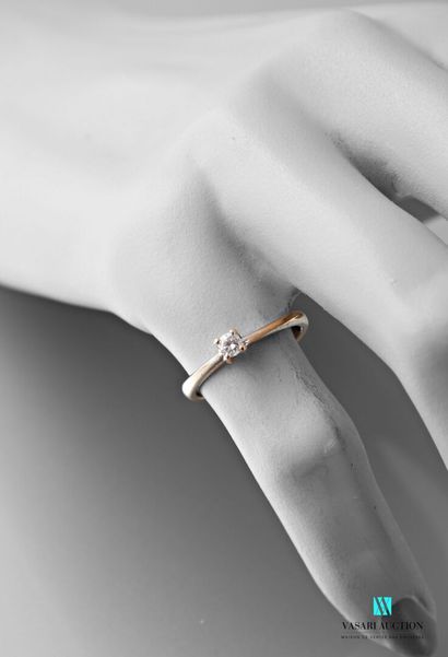 null Altinbas diamond, ring in gold 750 thousandths set with a solitaire brilliant...