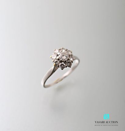 Daisy ring in white gold 750 thousandth set...