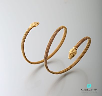 null Bracelet in yellow gold 750 thousandth twisted with double revolution, the ends...