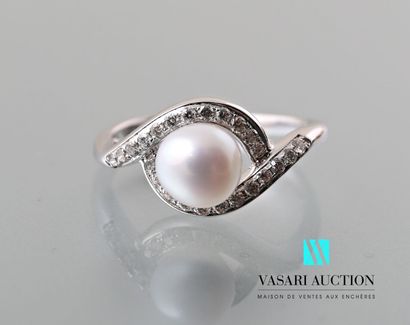 null Ring in white gold 750 thousandths decorated with a freshwater pearl of 6/6,5mm...
