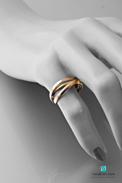 null Three rings linked in three shades of gold 
Weight : 3,2 g - Size 59
