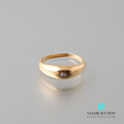 null Ring English yellow gold 750 thousandth set with a broken diamond 
Weight :...