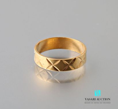 null Flat ring in yellow gold 750 thousandths with a cross pattern
Marked with an...
