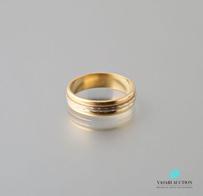 null Ring two tones of gold 750 thousandths: grey and yellow, 
Weight : 6,2 g - Size...