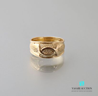 null Ring in yellow gold 750 thousandth, the amati bottom, decoration of a motive...