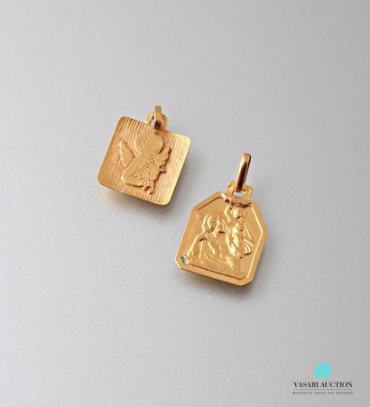 null Two medals in yellow gold 750 thousandths "Saint Christopher" and "Angel holding...