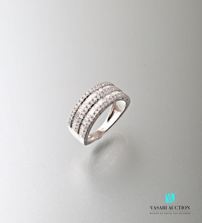 null Ring in white gold 750 thousandth set with three lines of white diamonds of...