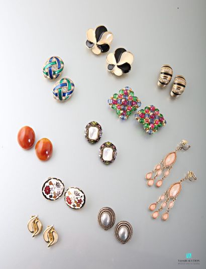 null Lot of costume jewelry including ten pairs of clip-on earrings of different...
