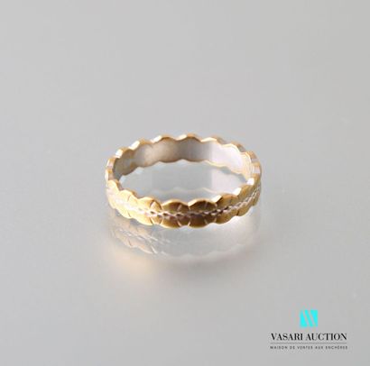 null Wedding ring in gold 750 thousandth of two tones festooned and guilloche
Weight...