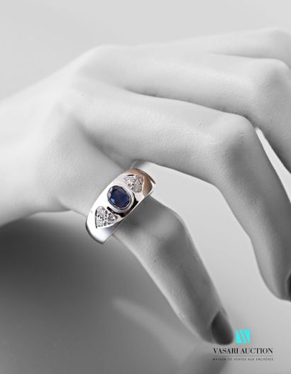 null White gold ring 750 thousandths decorated with an oval sapphire in closed setting...