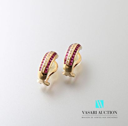 null Pair of ear clips in yellow gold 750 thousandths each one decorated with two...