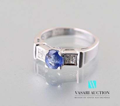 null Ring in white gold 750 thousandth set with an unheated oval sapphire and eight...