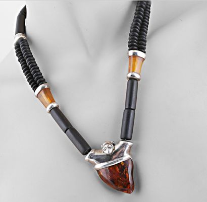 null Necklace made of blackened wood beads, silver and amber finished with a triangular...