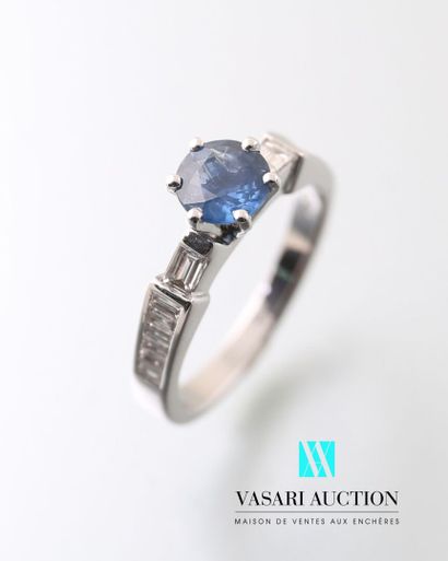 null Ring in white gold 750 thousandth set in its center of a round cut sapphire...