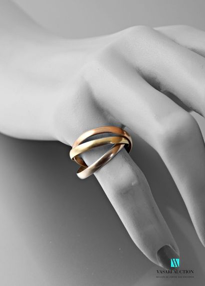 null Three rings linked in three shades of gold 
Weight : 5,1 g - Size 62
