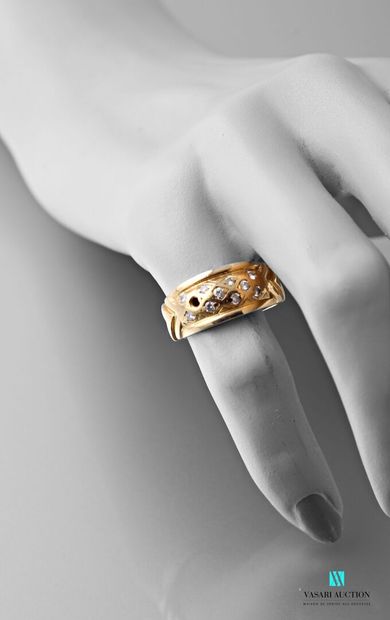 null Ring in yellow gold 750 thousandth, central motif set with ten diamonds of about...