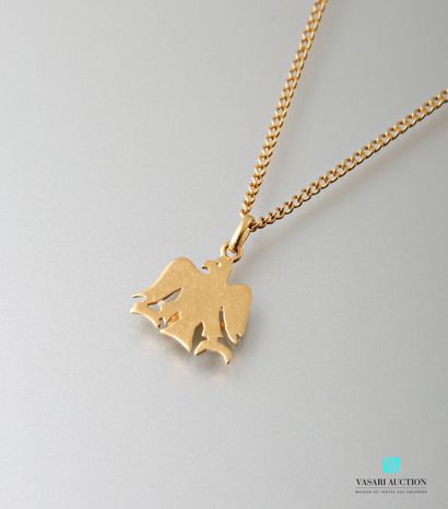 null A chain in yellow gold 750 thousandth and a pendant "Eagle" in yellow gold 750...