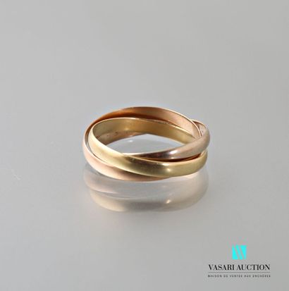 null Three rings linked in three shades of gold 
Weight : 5,1 g - Size 62
