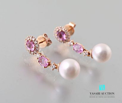null Pair of earrings in pink gold 750 thousandths supporting a pearl topped by oval...
