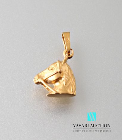 A pendant in yellow gold 750 thousandths...