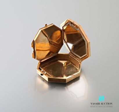 null Cartier, octagonal powder case in yellow gold 750 thousandths, the interior...