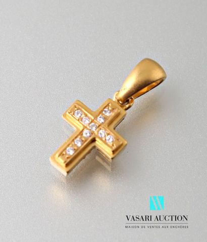 null Pendant cross in yellow gold 750 thousandths set with ten small diamonds of...