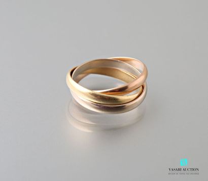 null Three rings linked in three shades of gold 
Weight : 9,3 g - Size 63
