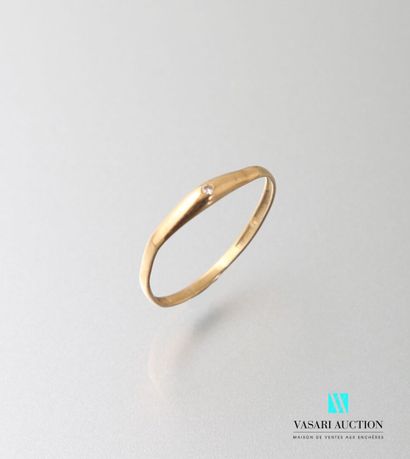 null Ring in yellow gold 750 thousandth set with a small diamond 
Weight : 0,7 g...