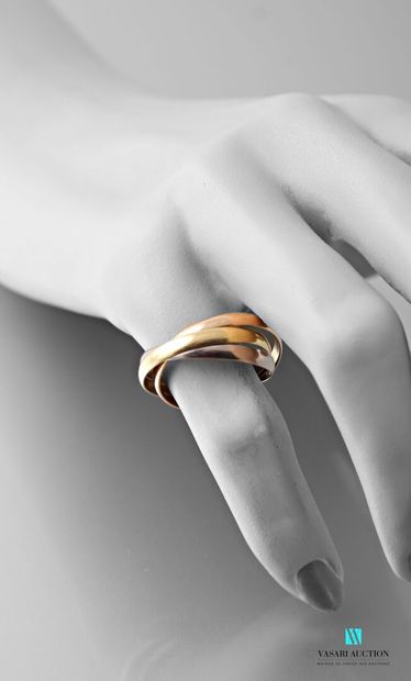 null Three rings linked three tones of gold 750 thousandths 
Weight : 6,4 g - Size...